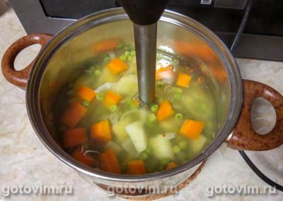 Суп-пюре из зеленого горошка со спаржей и копченой говядиной