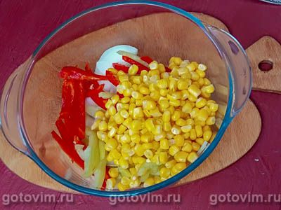 Острые куриные ножки с овощами и кукурузой по-мексикански