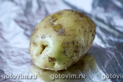 Запеченный картофель, фаршированный селедкой
