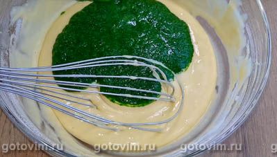 Зеленые блины с начинкой из сыра и селедки