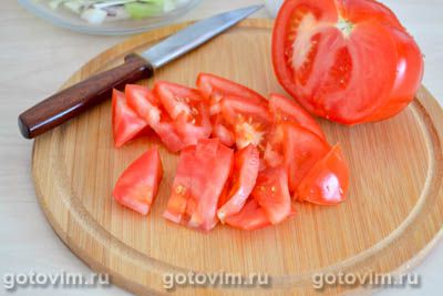 Салат с сельдереем, помидорами и красным луком