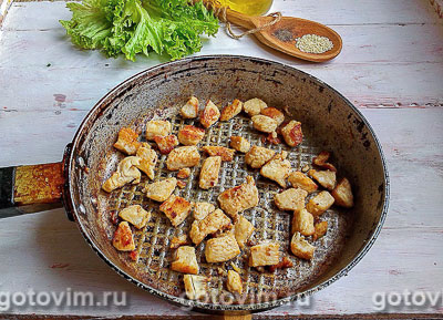 Тёплый салат из курицы с грибами и овощами